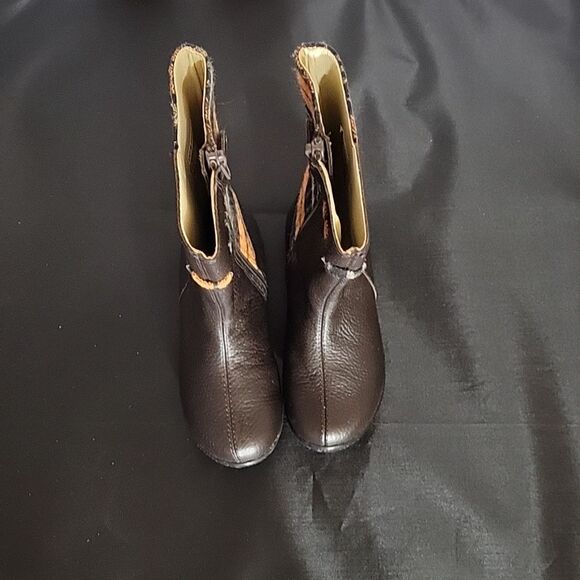 BRAND NEW UMI ROUND TOE ZIPPER CLOSURE TODDLERS BOOT - Picture 4 of 13